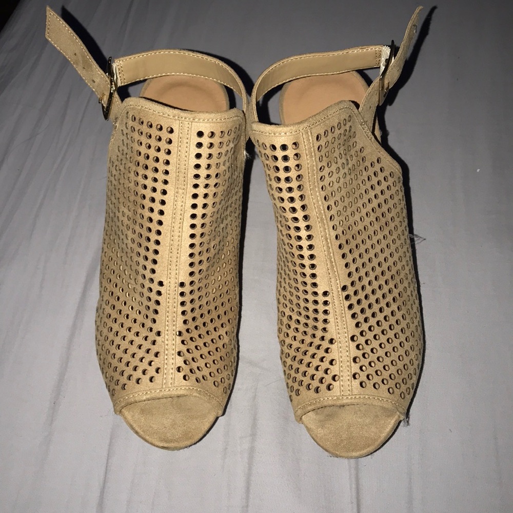 Tan Wedge Pumps | Chinese Laundry Size 9.5